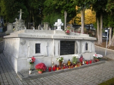 powiększ