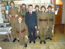 powiększ