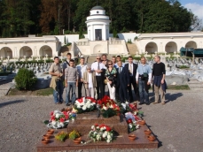 powiększ