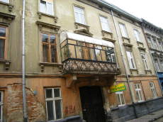 powiększ
