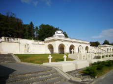 powiększ