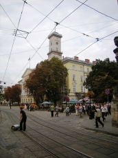 powiększ