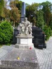 powiększ