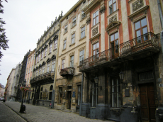 powiększ