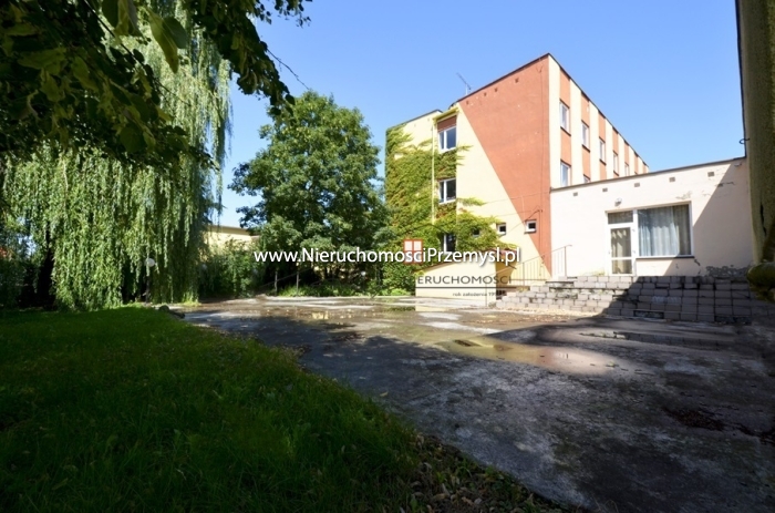 Obiekt komercyjny na sprzedaż o pow. 1500 m2
