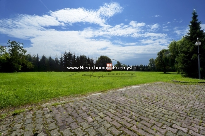 Obiekt komercyjny na sprzedaż o pow. 1500 m2