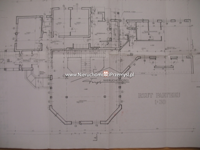 Obiekt komercyjny na sprzedaż o pow. 1460 m2