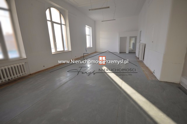 Obiekt komercyjny na wynajem o pow. 294 m2