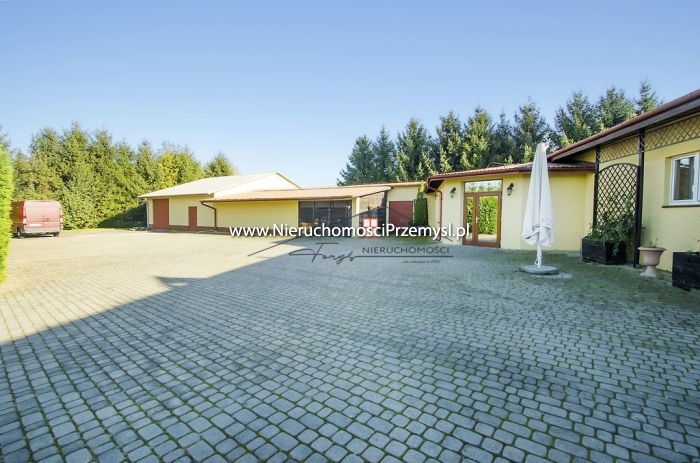 Obiekt komercyjny na sprzedaż o pow. 2166 m2