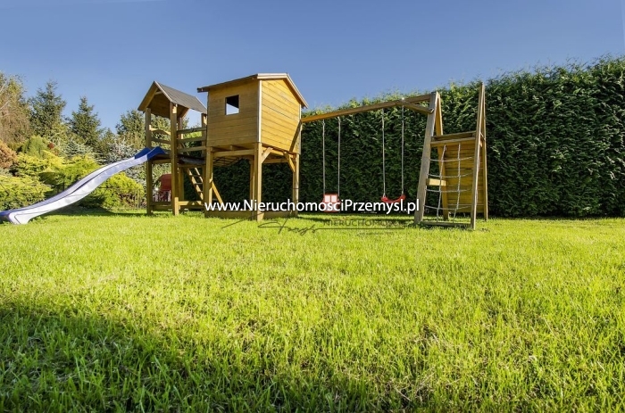 Obiekt komercyjny na sprzedaż o pow. 2166 m2
